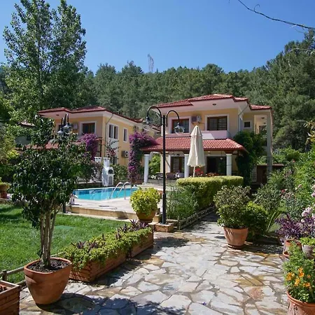 Villa Private In A Beatiful Pine Forest And Walking Distance To Town Center