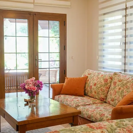 Private In A Beatiful Pine Forest And Walking Distance To Town Center *